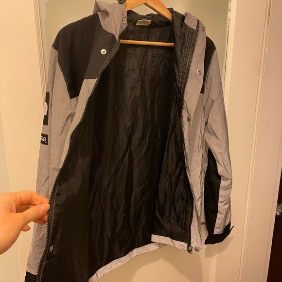 Supreme x North Face Reflective Jacket - Picture 6 of 9
